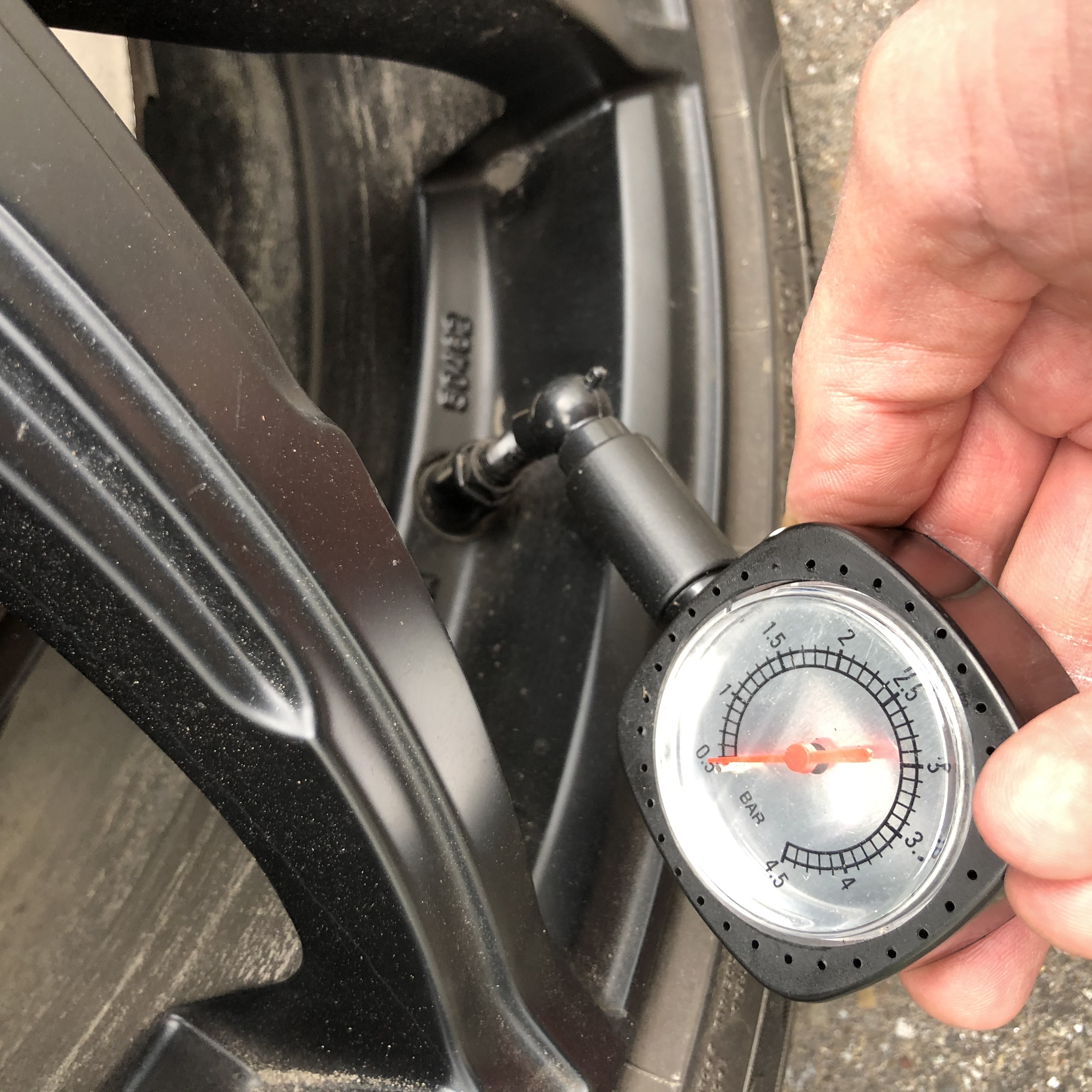 Reifendruckprüfer analog